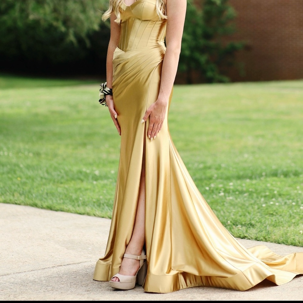 Sherri Hill Elegant Gold Gown